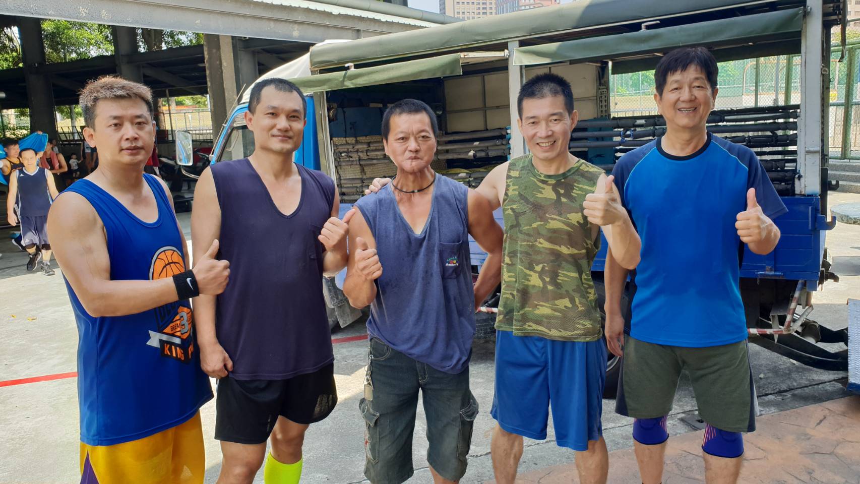 中正籃球塲愛心大放送　球友超有愛百顆大西瓜被認購一空...