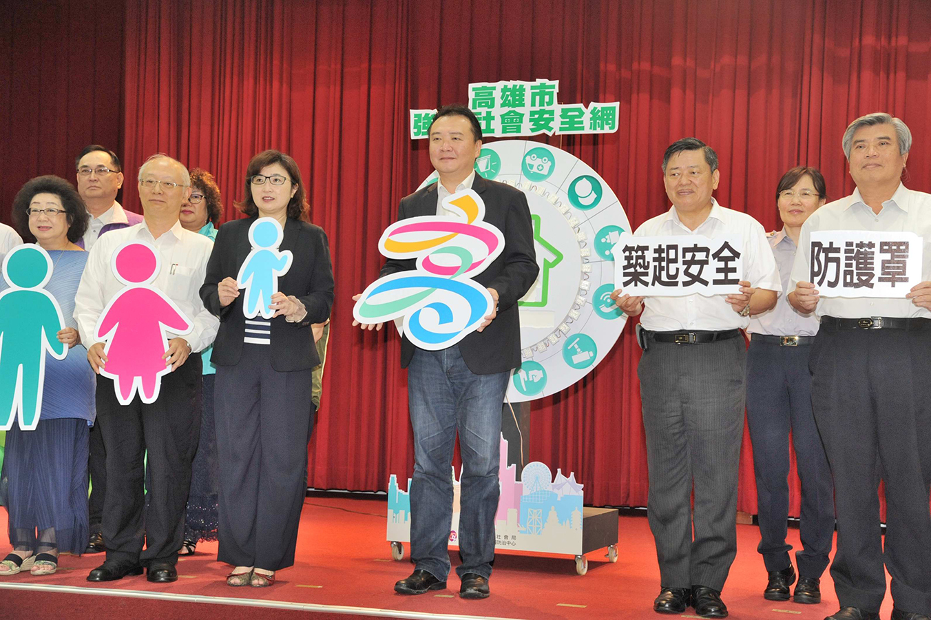 強化社會安全網　許立明為第一線專業人員加油打氣...