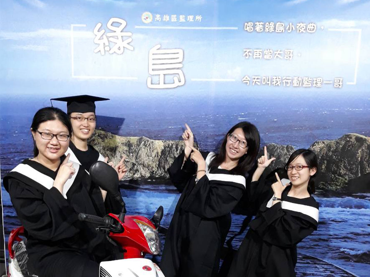 女大生玩跳島　監理所彩繪變身打卡景點...
