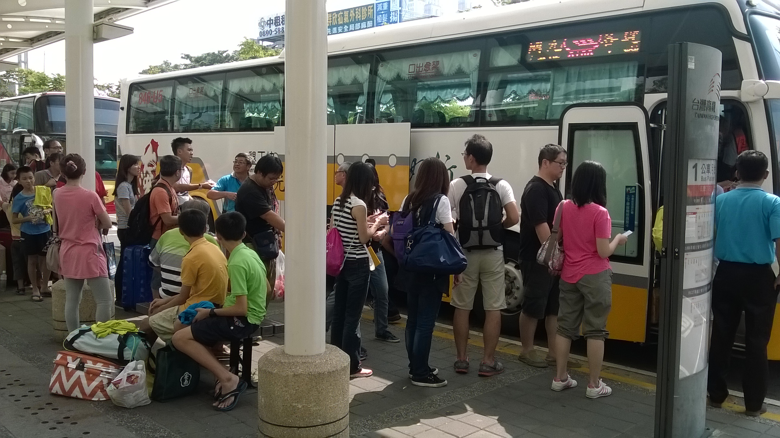 元旦返鄉出遊搭客運　一路安全平安行...