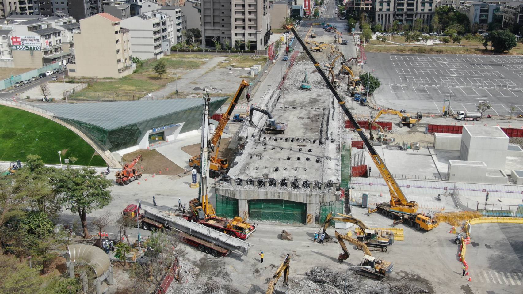 市府快馬加鞭　青海陸橋拆除進度超前...