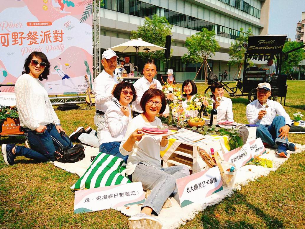 愛河四月天　野餐、文創市集及8大網美打卡景點隨你玩...