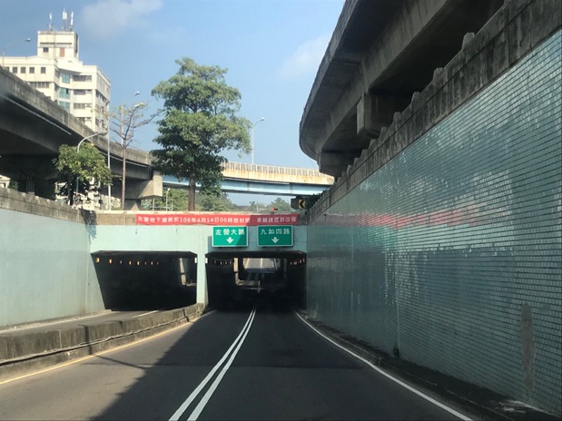 左營地下道於4月14日封閉進行填平工程...