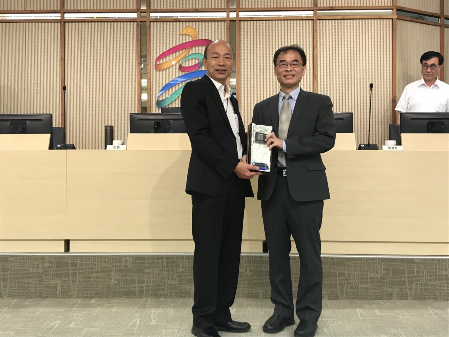 民眾查詢一點通　高雄市公車式小黃動態查詢系統榮獲智慧...