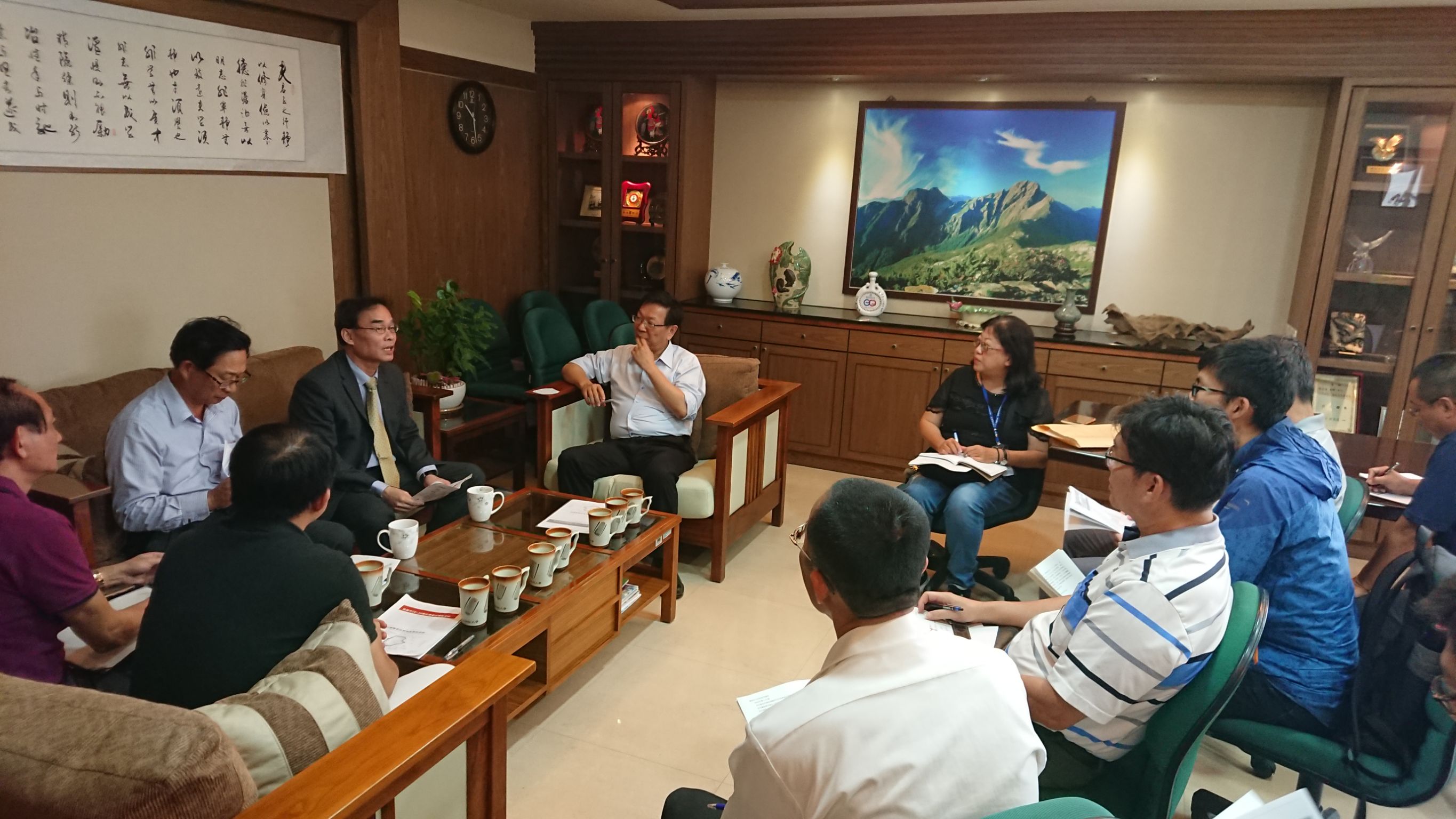 暑期將屆   交通局長鄭永祥與大專校長攜手降低學子交通事...