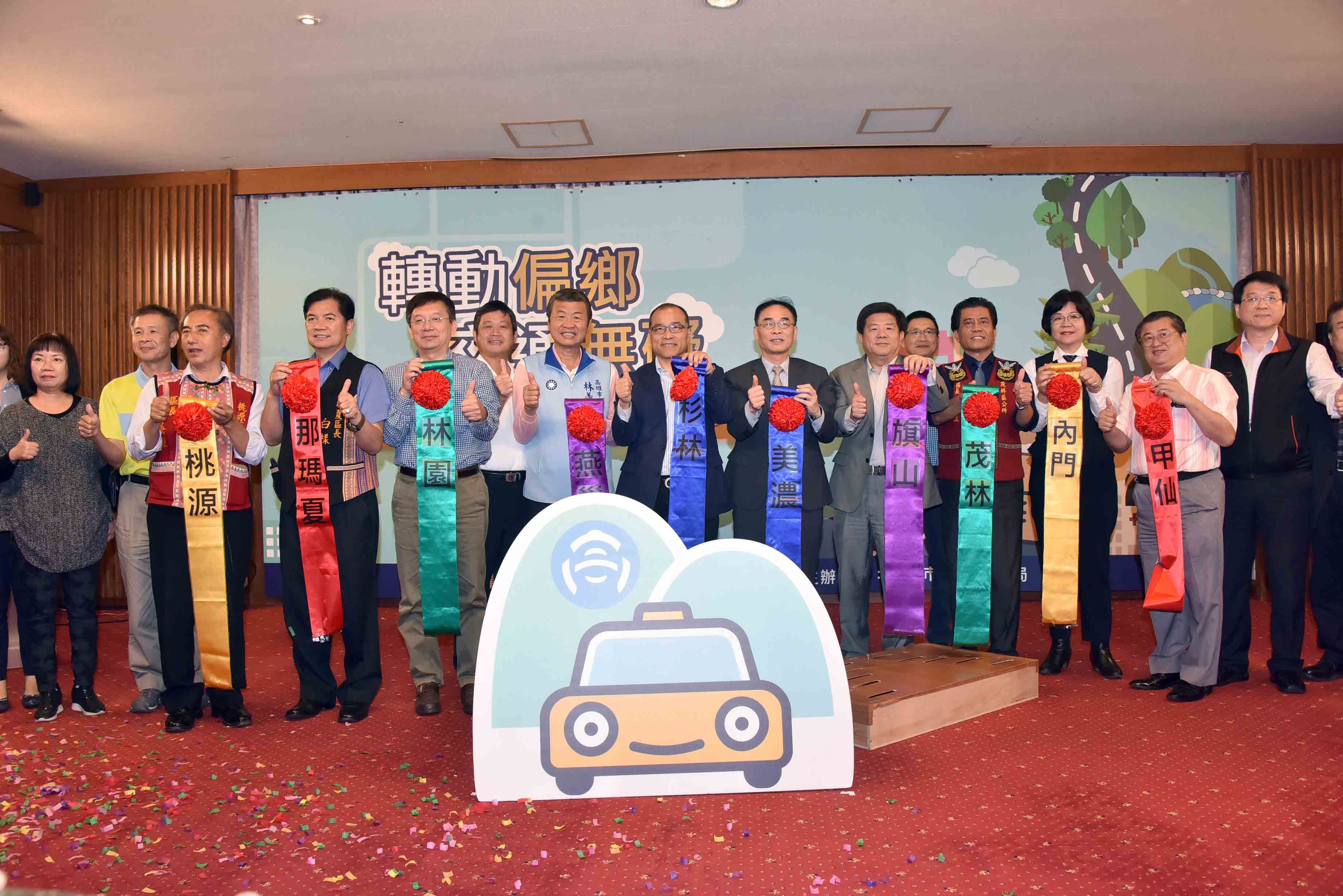 高雄偏鄉通勤無礙  公車式小黃縫合交通間隙...