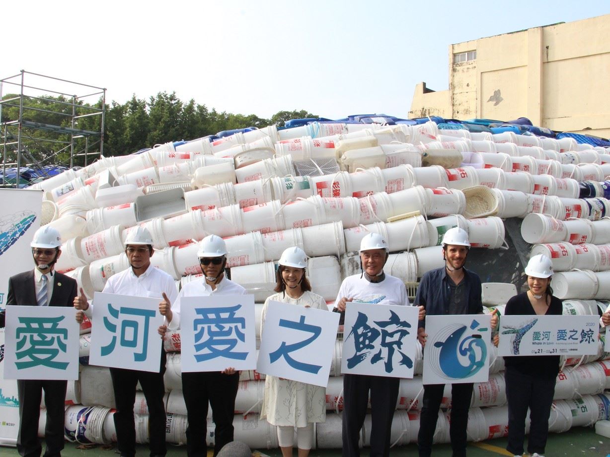 高雄「愛河.愛之鯨」 全國最大環保裝置藝術...
