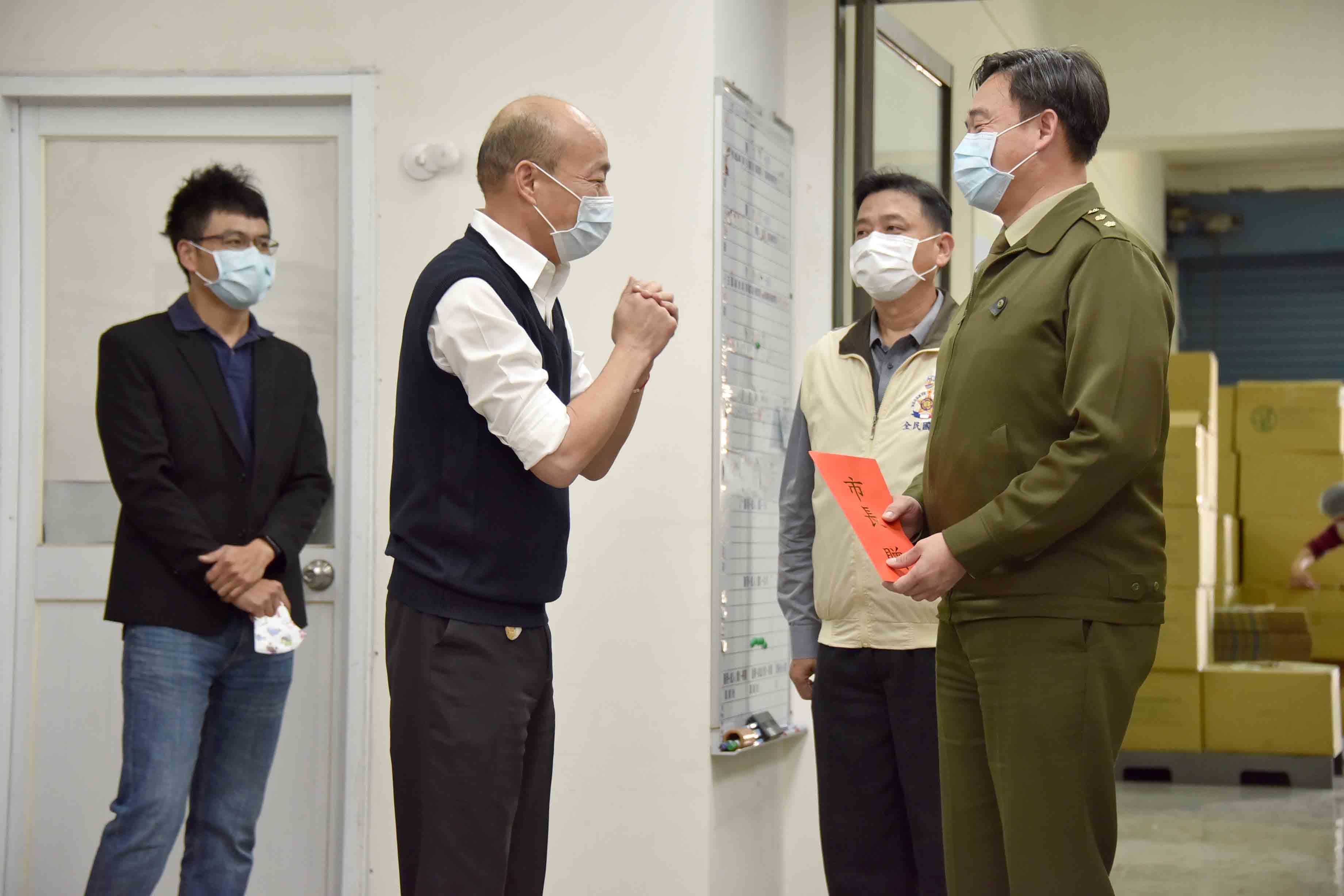 高雄軍民聯手抗疫  韓國瑜慰問口罩生產工廠...