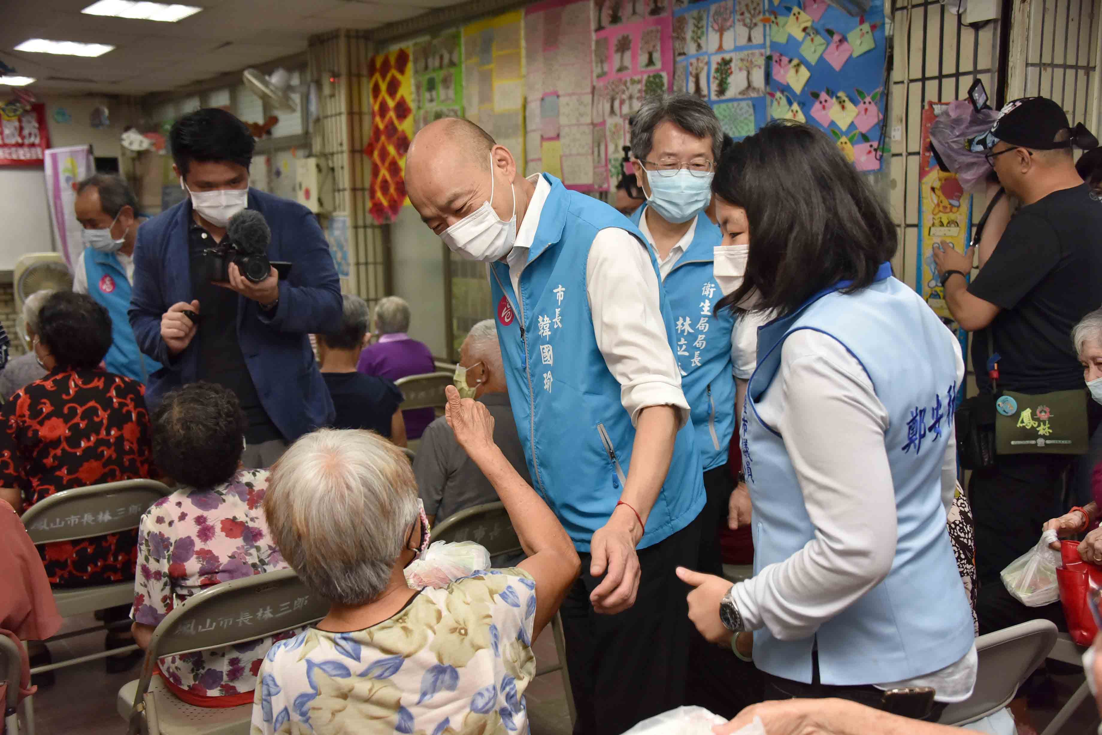 高市老人關懷據點重啟  韓國瑜暖心親送便當...