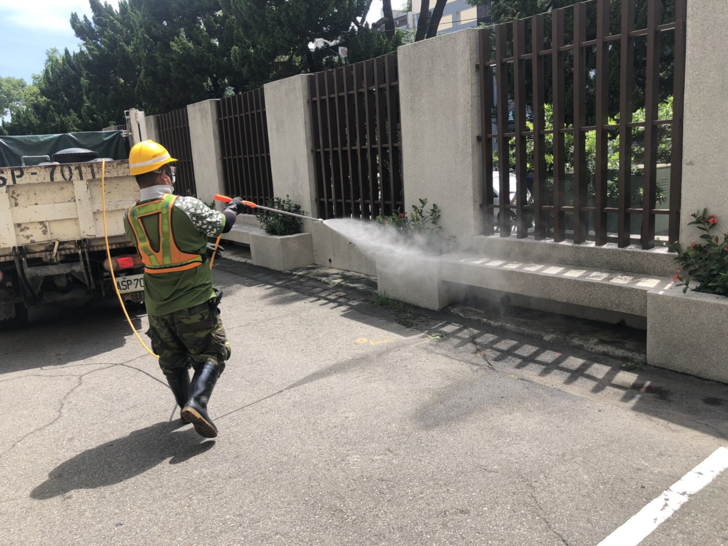 降低疫情風險！中市府執行工業區及移工宿舍大清消