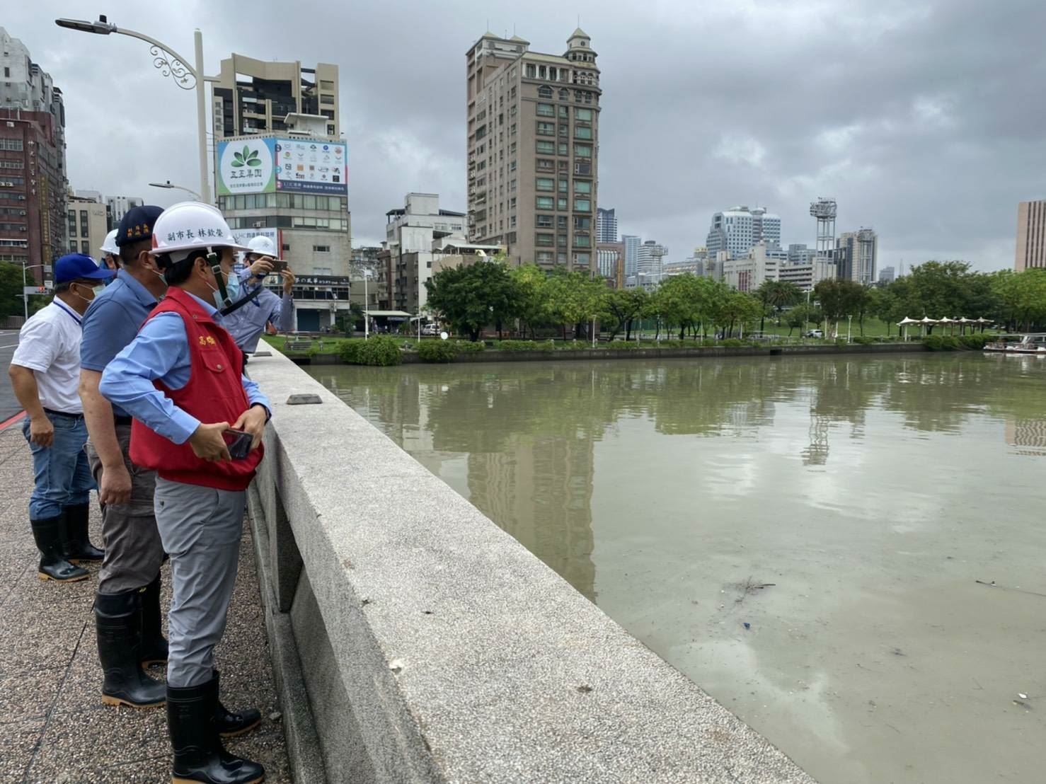 海陸風交會帶來瞬間大雷雨  市府迅速處理豪雨災情...
