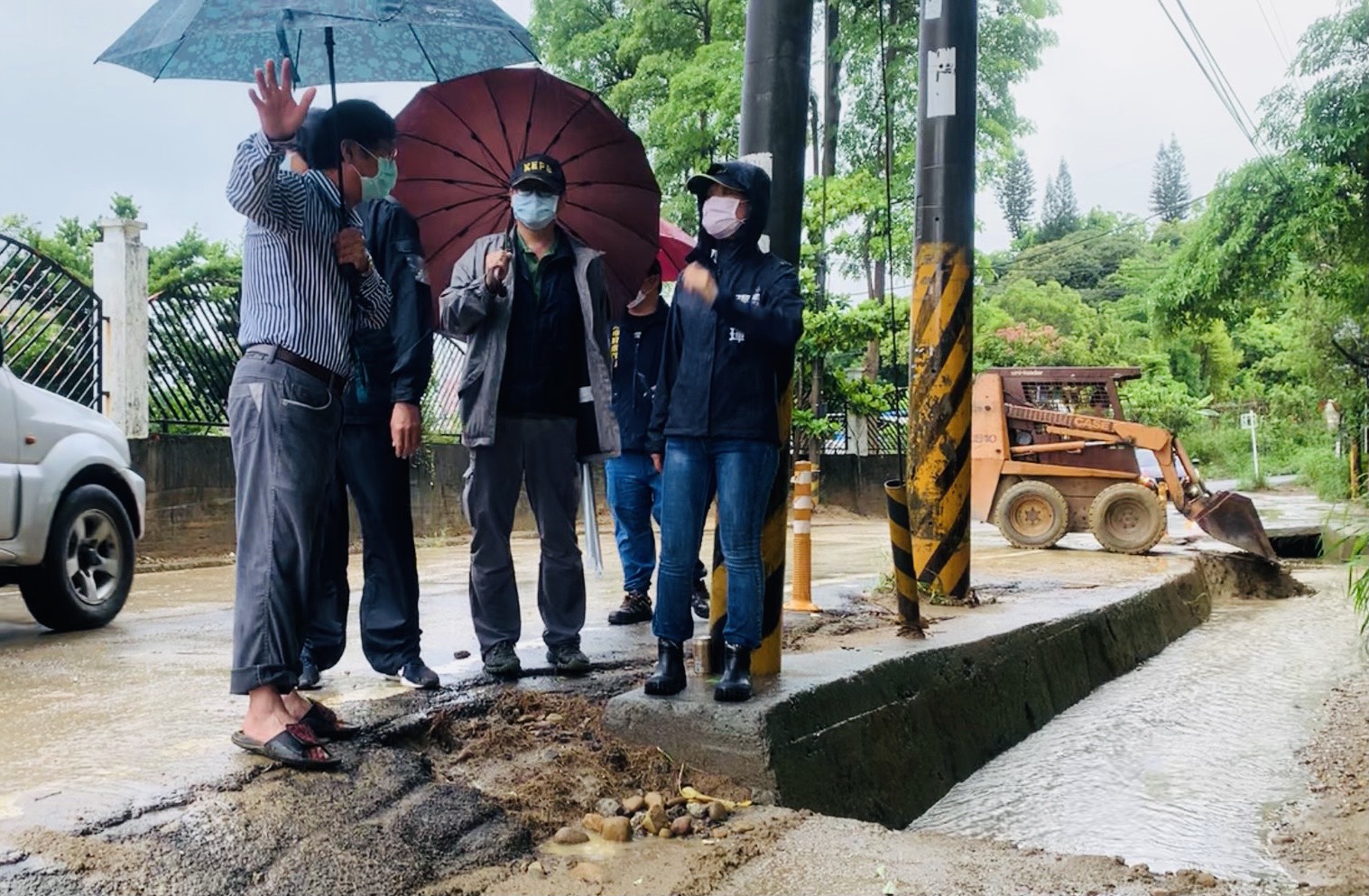 西南風影響高雄豪雨特報 環保局防災防疫總動員...