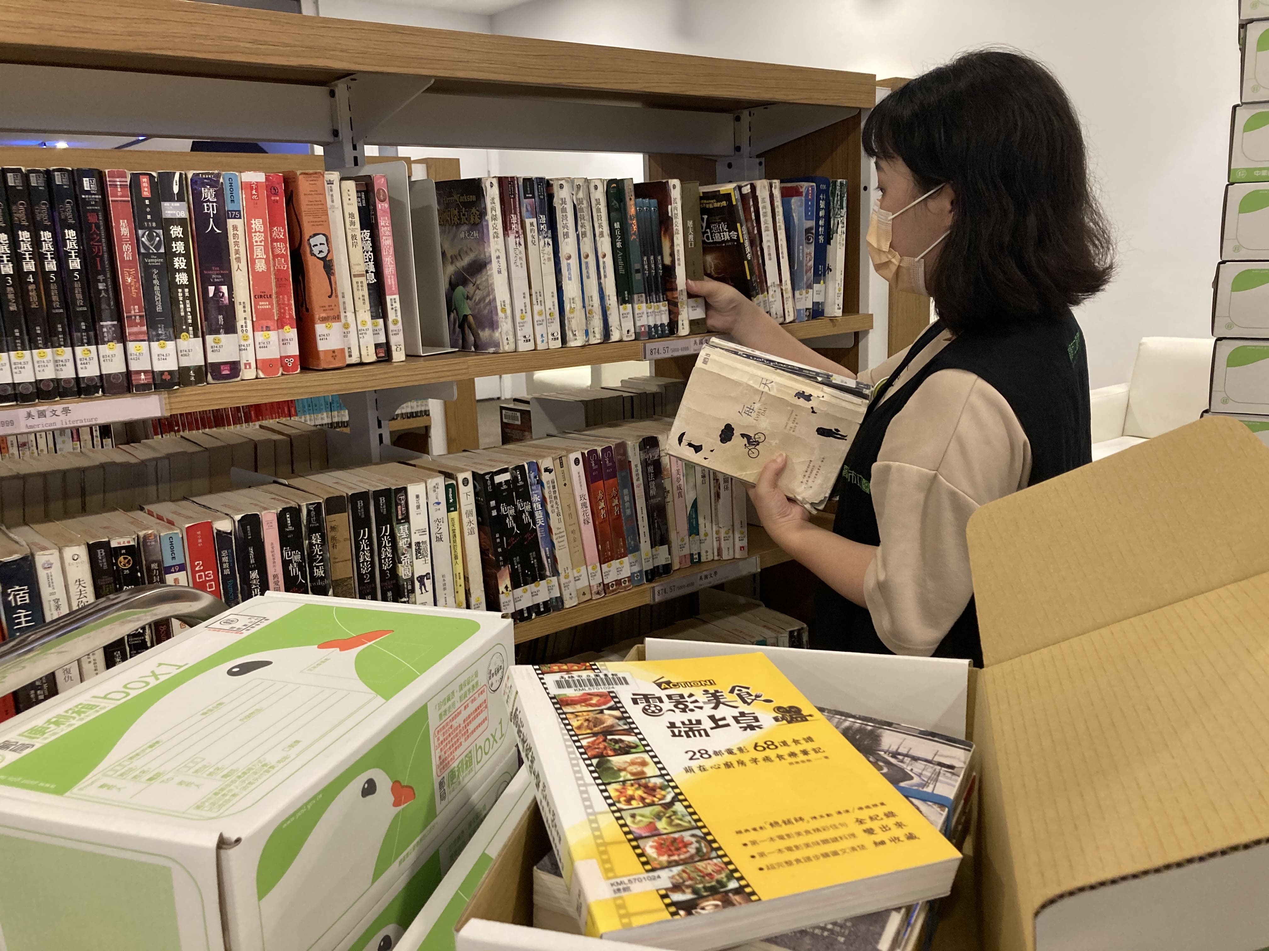 防疫不出門 閱讀「袋」到家 高市圖「閱讀袋著走」...
