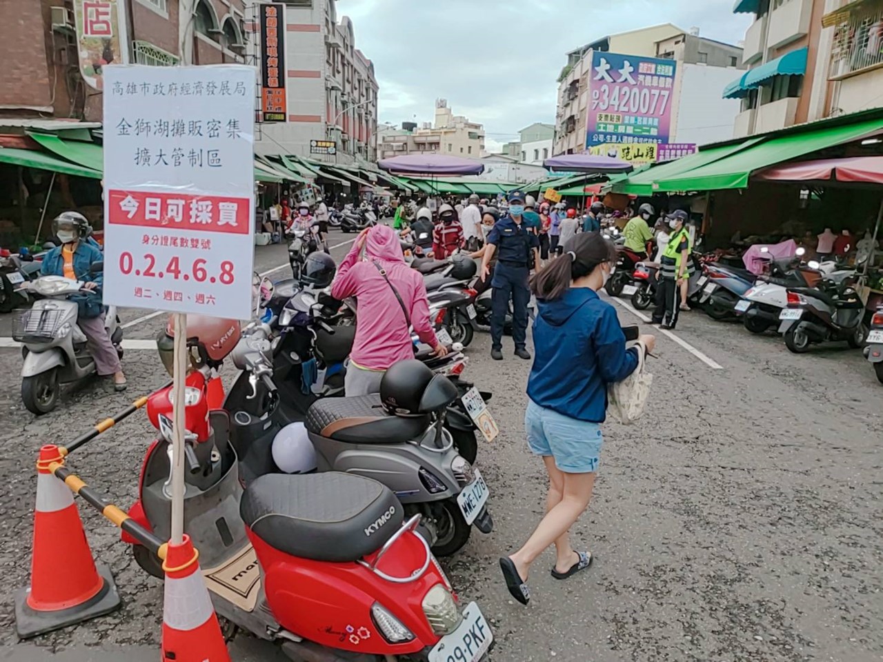 高雄市政府稽查傳統市場防疫不鬆懈 籲請市民朋友務必配合...