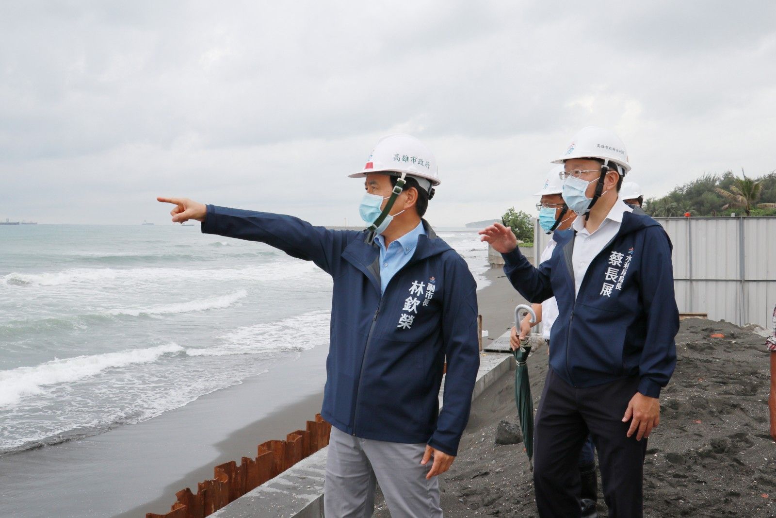 高雄市副市長林欽榮視察旗津海岸線保護應急工程...