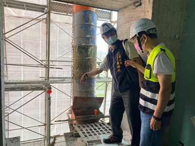 台中勞工局突擊檢查建築工程 把關勞工鐵腕鍘違法...