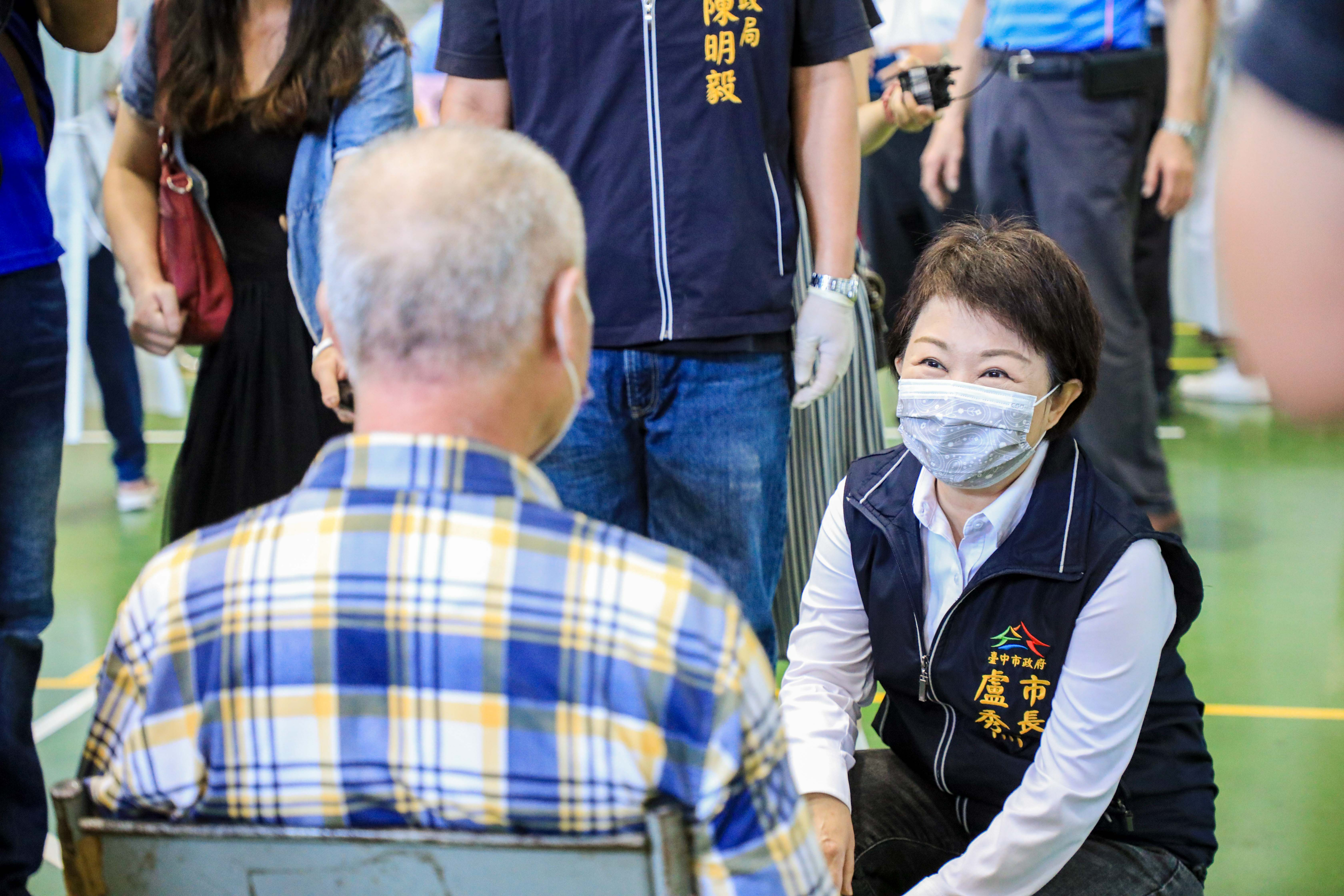 盧秀燕視察快打站莫德納施打踴躍 呼應微解封讓市民安心養...