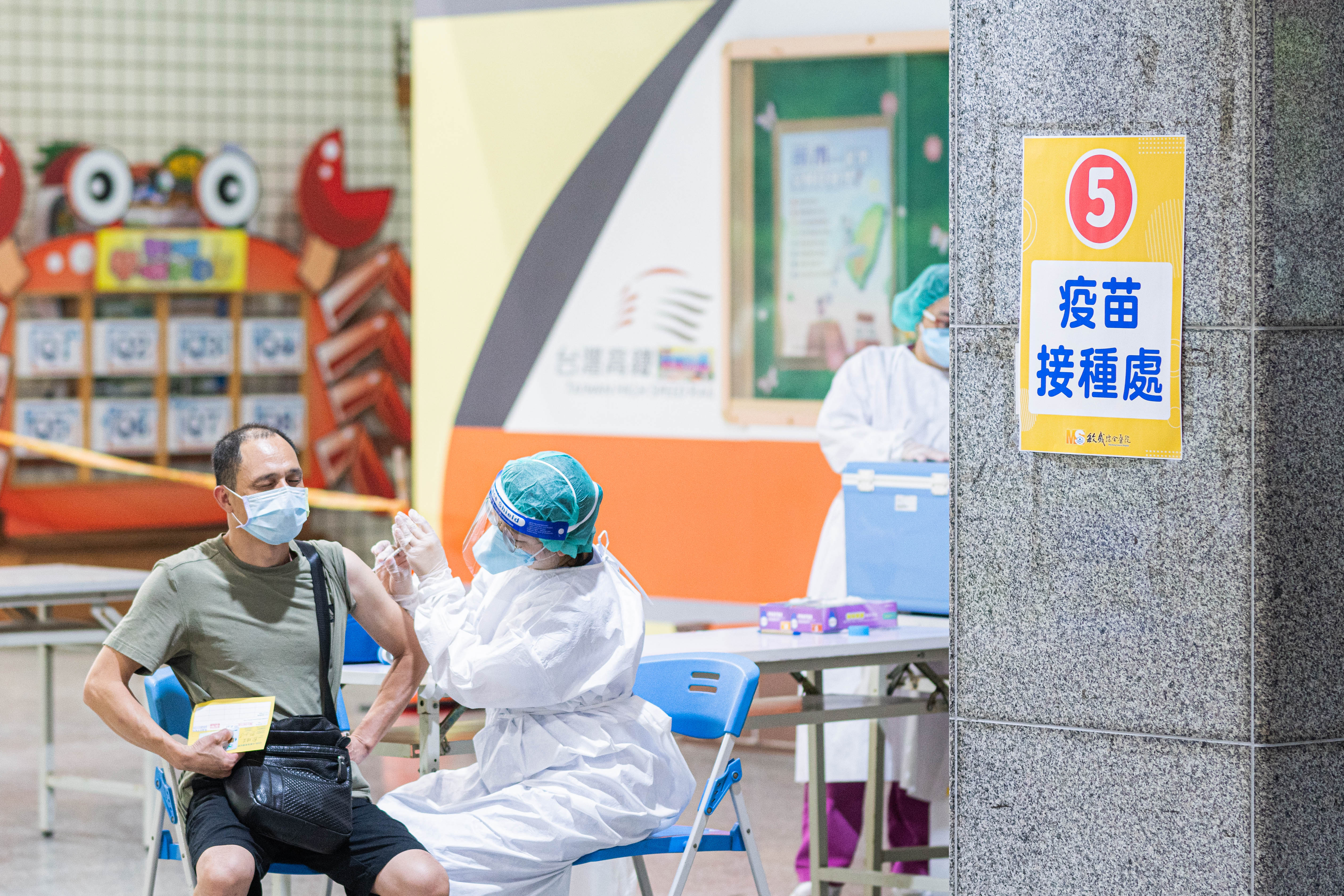 鄭市長視察桃園魚市場疫苗施打情形 積極保護農漁畜產肉品...