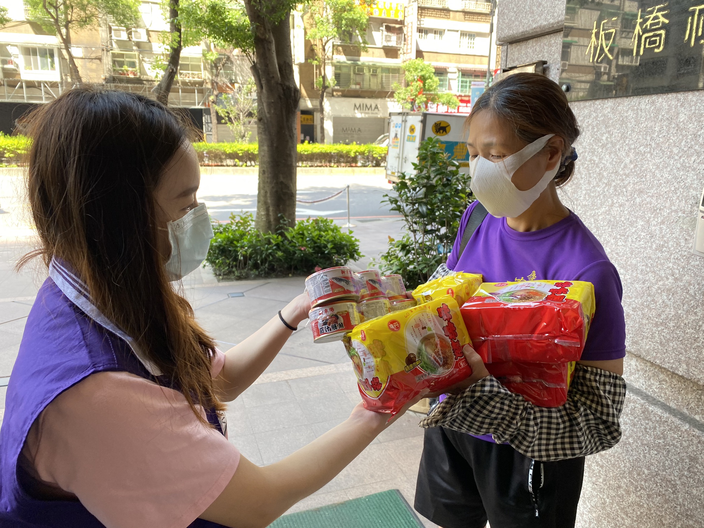 新北市運用防疫基金協助市民度難關 急難慰助加擴大紓困共1...