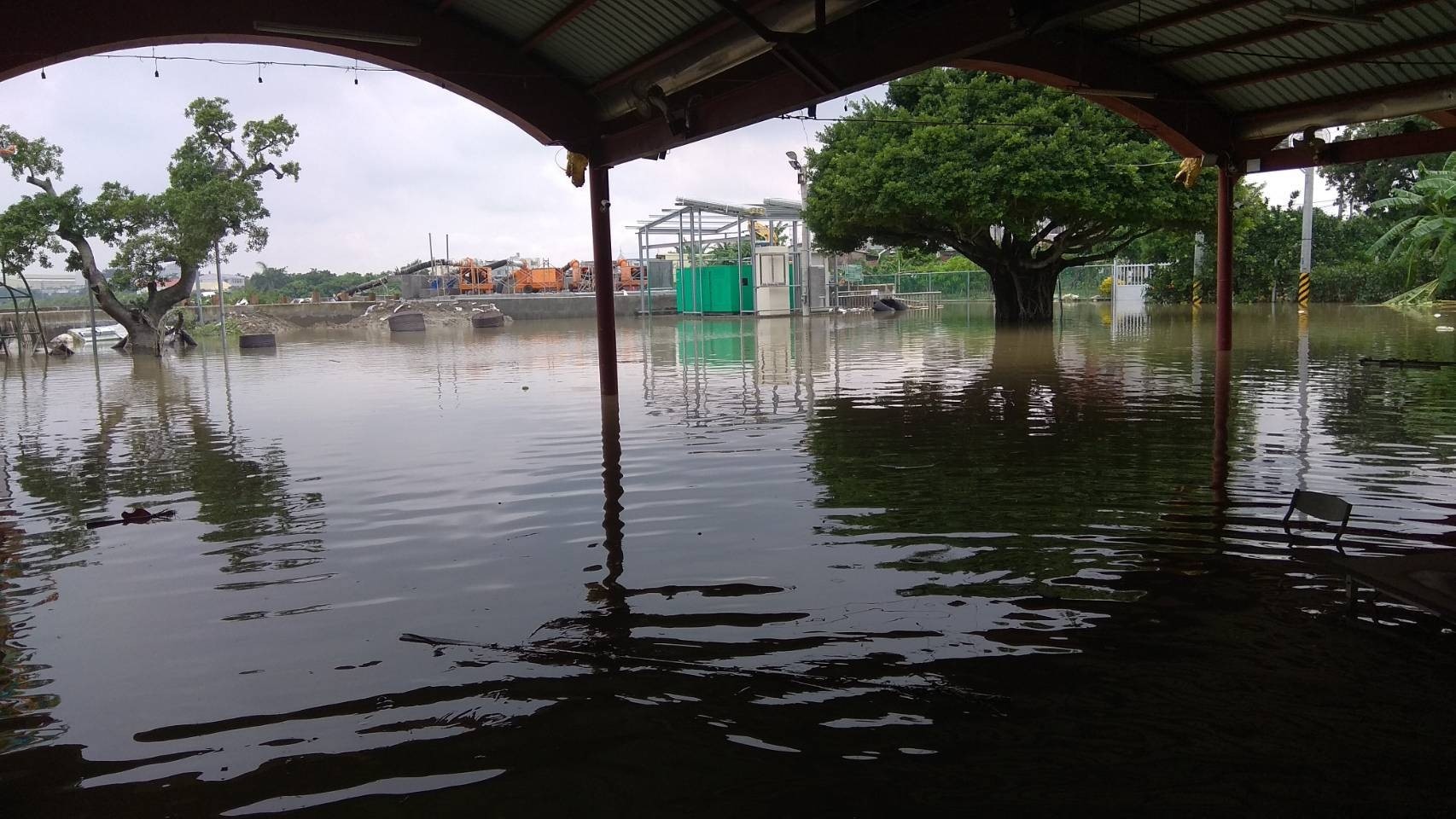 劇烈降雨來襲 黃偉哲提醒市民注意安全並可向區公所申請砂...