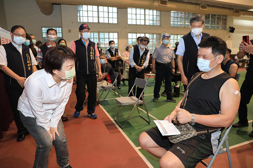 盧秀燕視察東光國小快打站  雨天為民服務不中斷...
