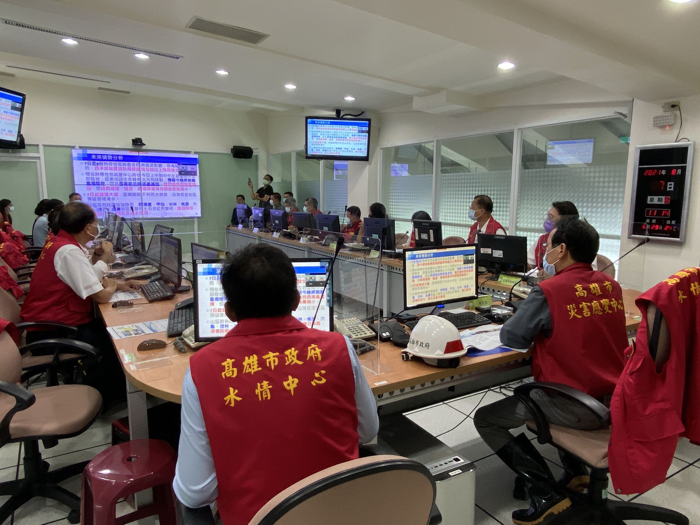 盧碧颱風西南氣流致降雨劇烈 高市首長總動員、召開工作會...