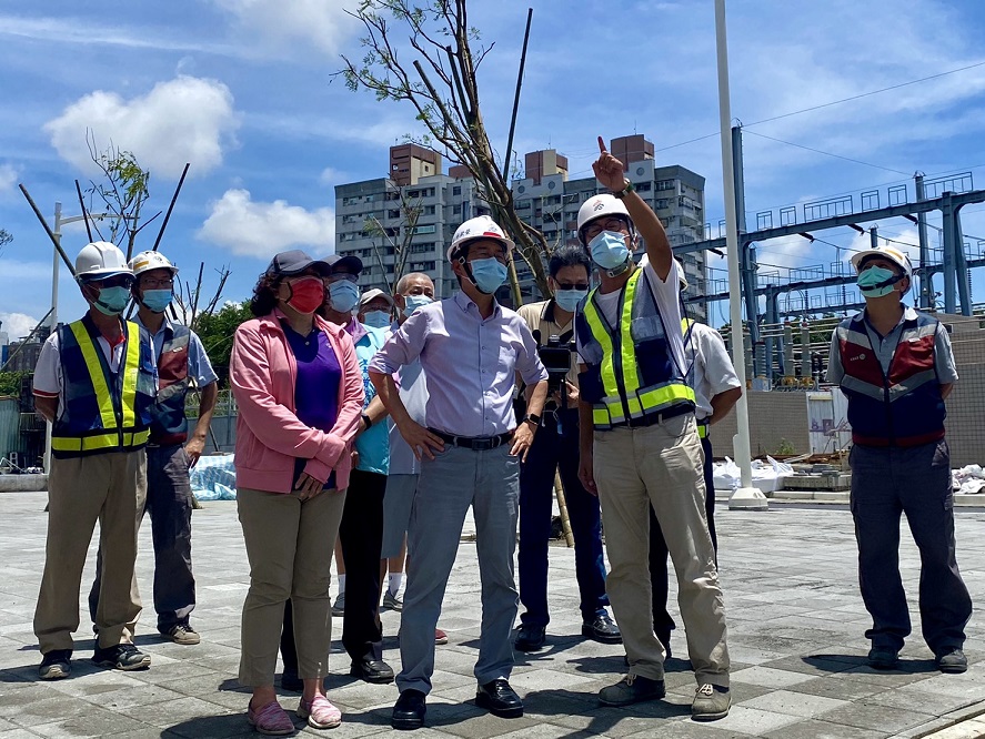 林欽榮視察三民區園道新闢道路AC鋪設品質...
