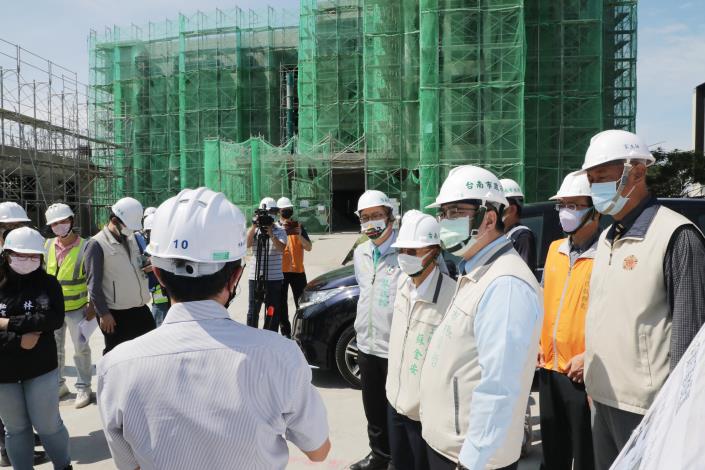 黃偉哲盼榮家遷建工程如期完工 提供榮民優質照護服務...