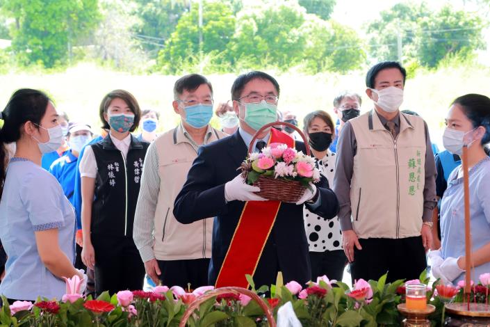 中元秋祭法會採低碳環保儀式 黃偉哲主祭祈願疫情紓緩...