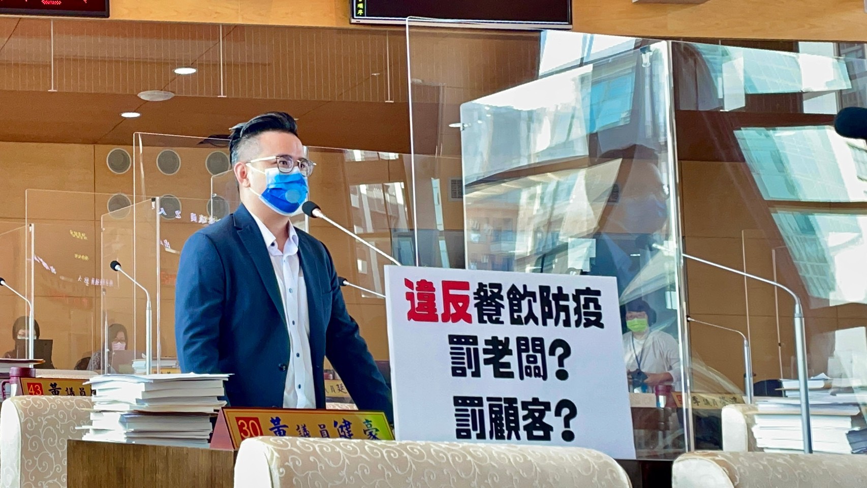 餐廳防疫老闆得兼稽查員？市府：誰違規罰誰！...