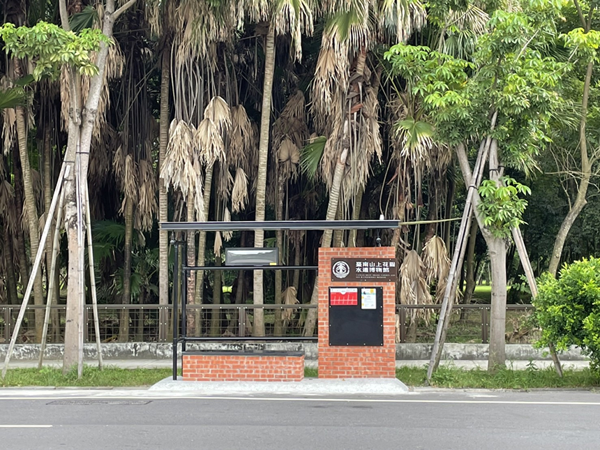 山上水道工業風水管候車亭  民眾大呼太有質感...