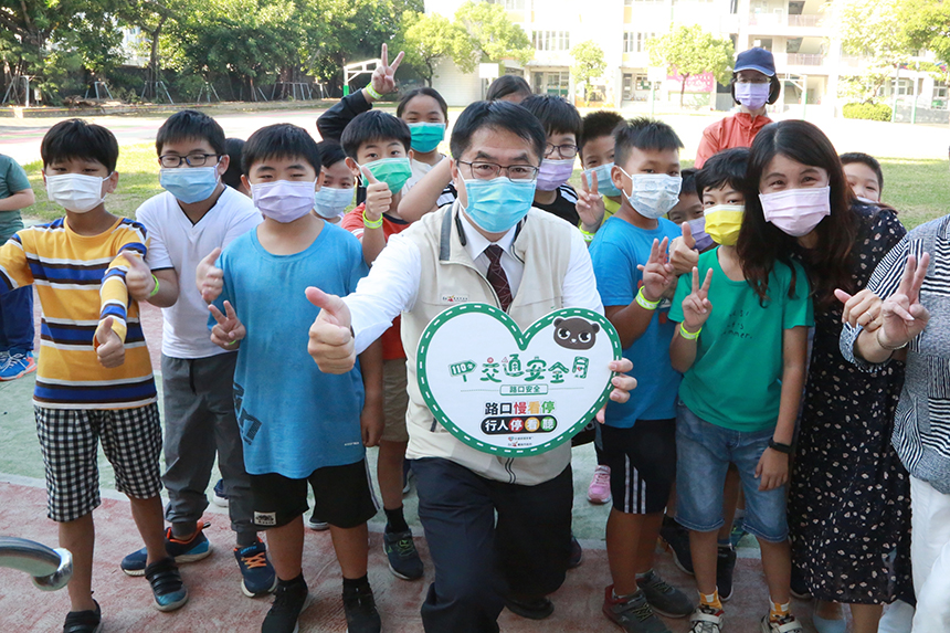 守護台南市學生通學安全  黃偉哲宣導交通安全...