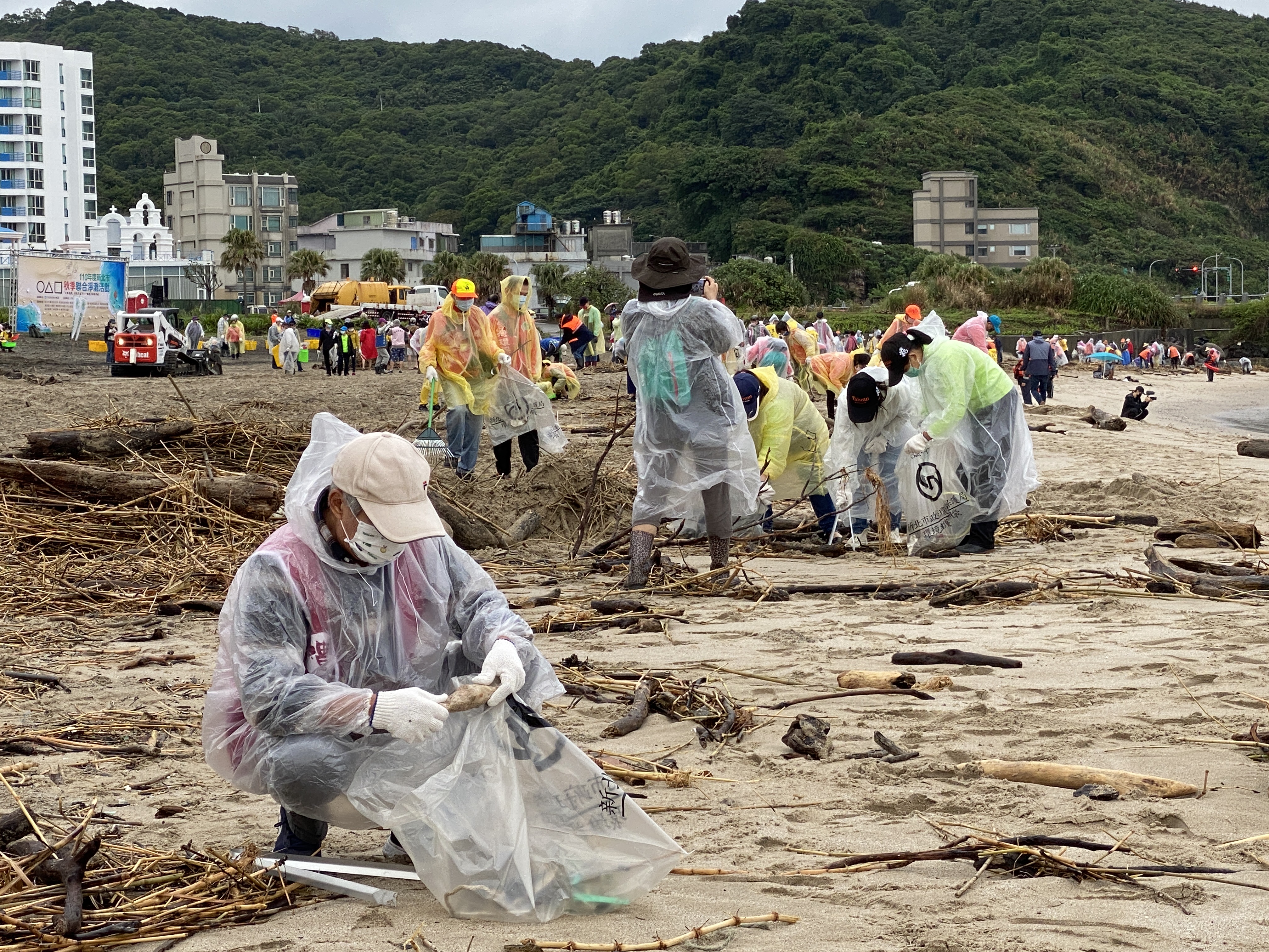 新北環保局萬里秋季淨灘 打造乾淨環境與海共生...