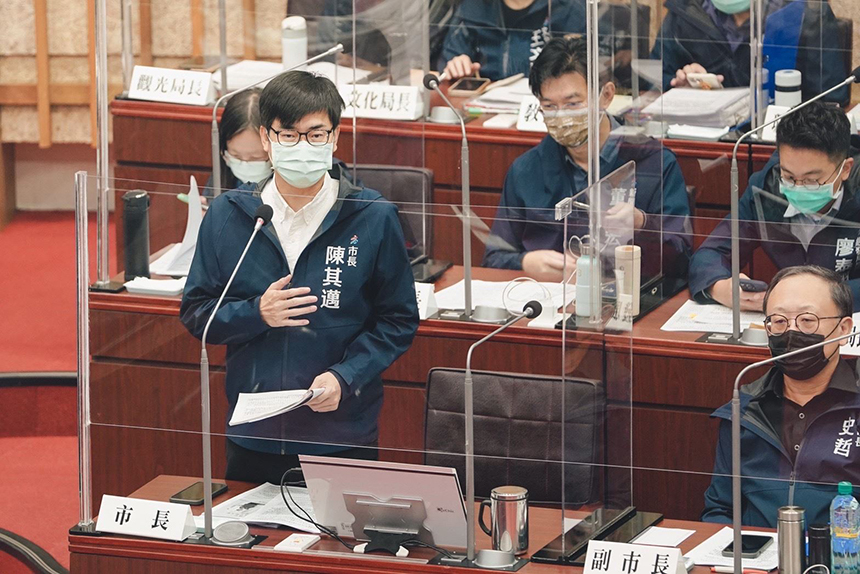光之穹頂接種站爆排隊潮  陳其邁指示增至7打線...