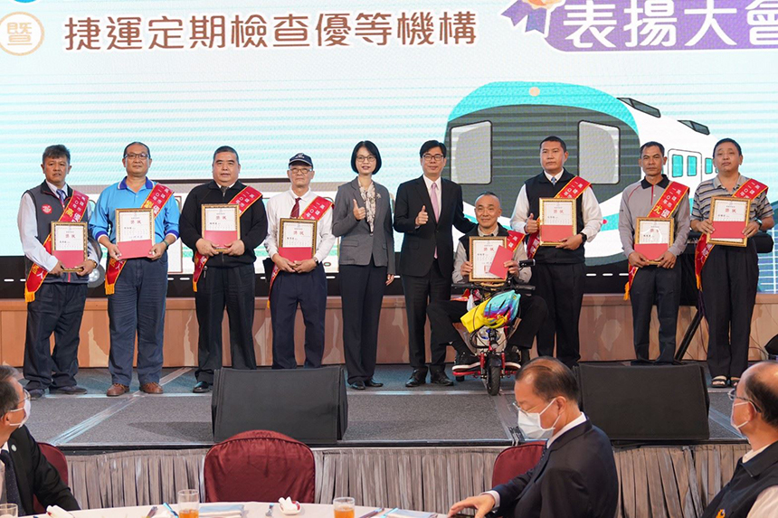 陳其邁表揚高市績優交警、義交及駕駛