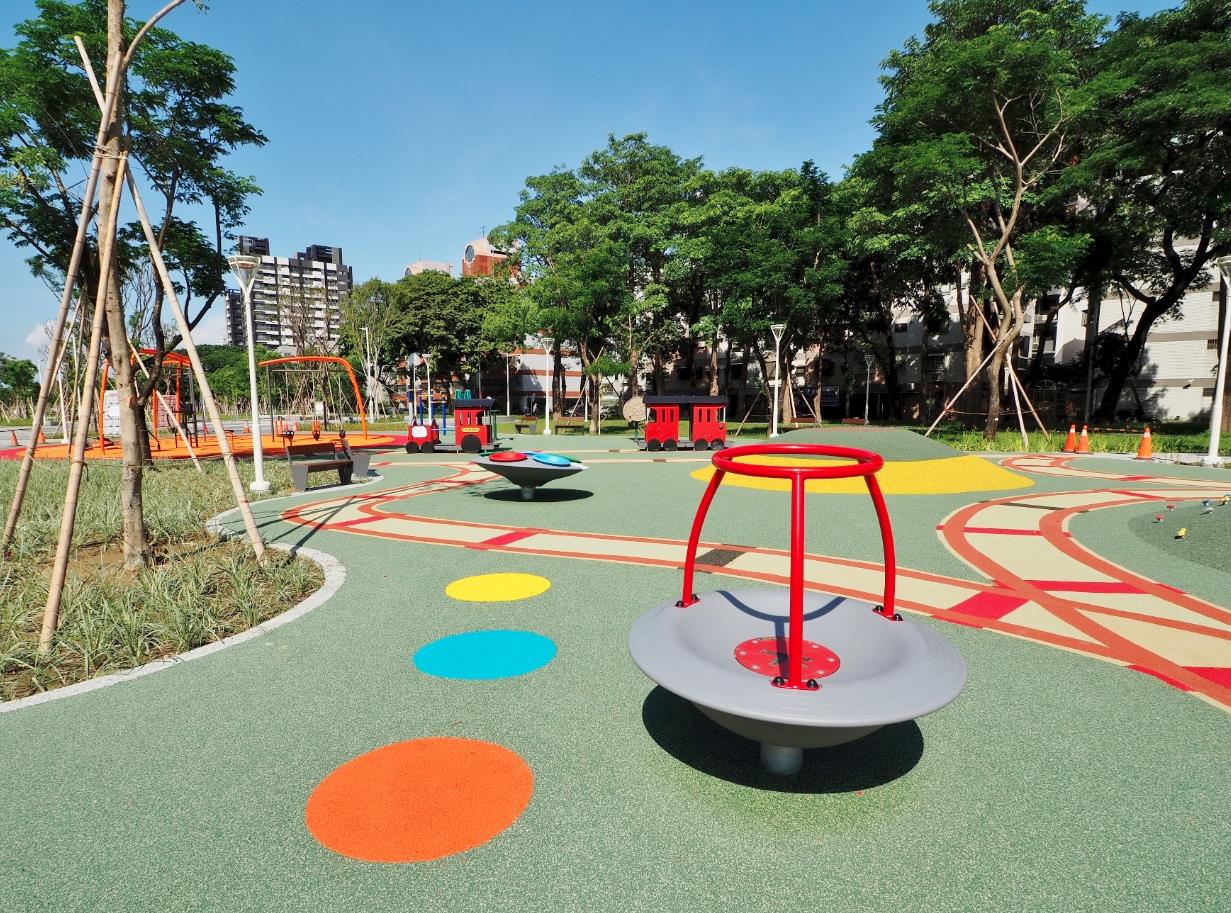左營園道遊戲場正式啟用  兒童親子新樂園