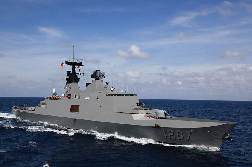 全台首見  軍艦霸氣坐鎮高雄跨年...