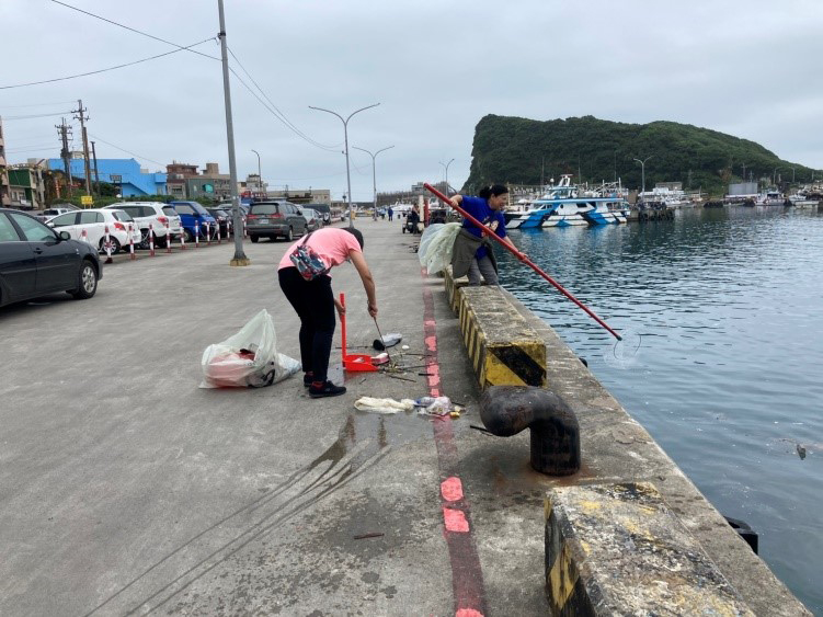 新北攜手漁會積極清理漁港  減少海洋垃圾...