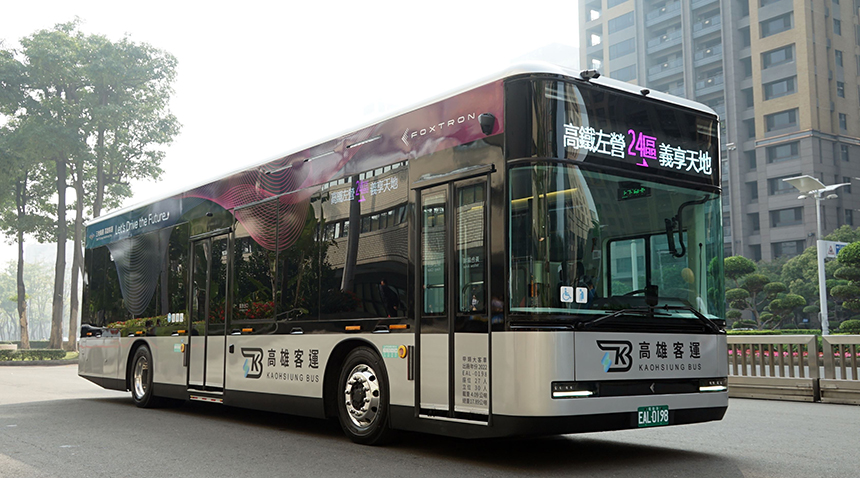 鴻海Model T高雄交車  陳其邁：打造全球最重要的電巴基地...