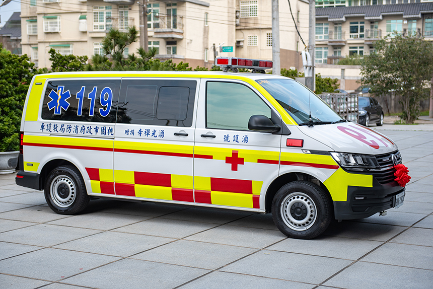 守護市民  湧光禪寺捐贈桃市消防局新型救護車...