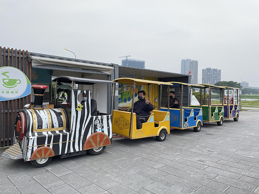 幸福小火車強勢回歸  載你環遊新北大都會公園...