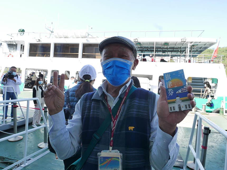 旗津券鼓山輪渡站首發  新北旅客爽領喊「高雄讚讚讚」...