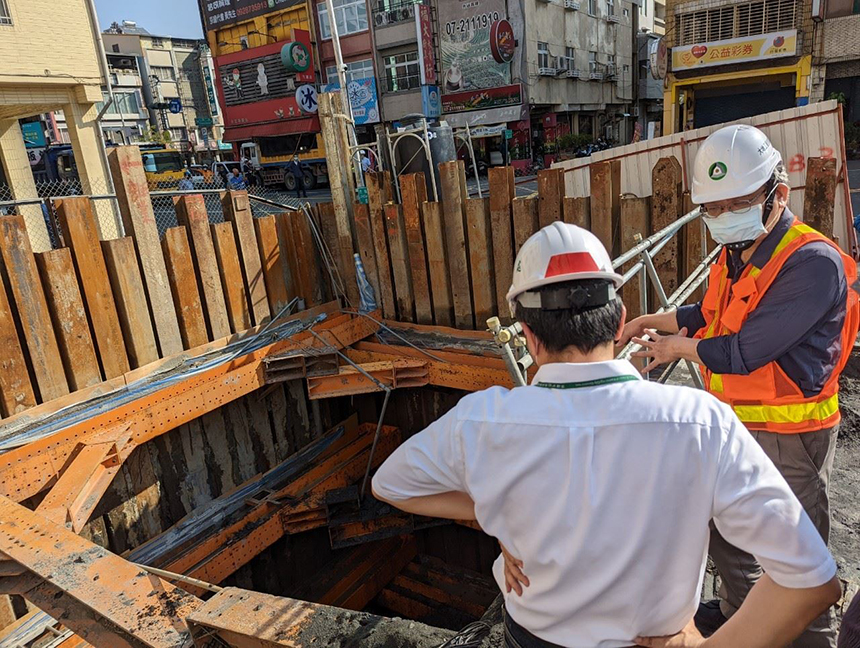 建案工地鋼板樁密合不足  高市自強一路83巷道路塌陷
