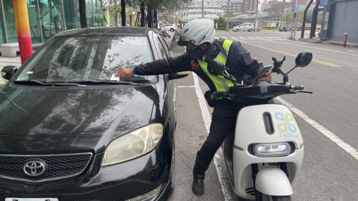 清明掃墓好停車   路邊停車不收費...