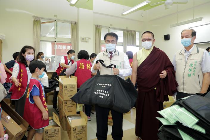 黃偉哲感謝蔣揚基金會與志工無私付出 照顧脊髓損傷者...