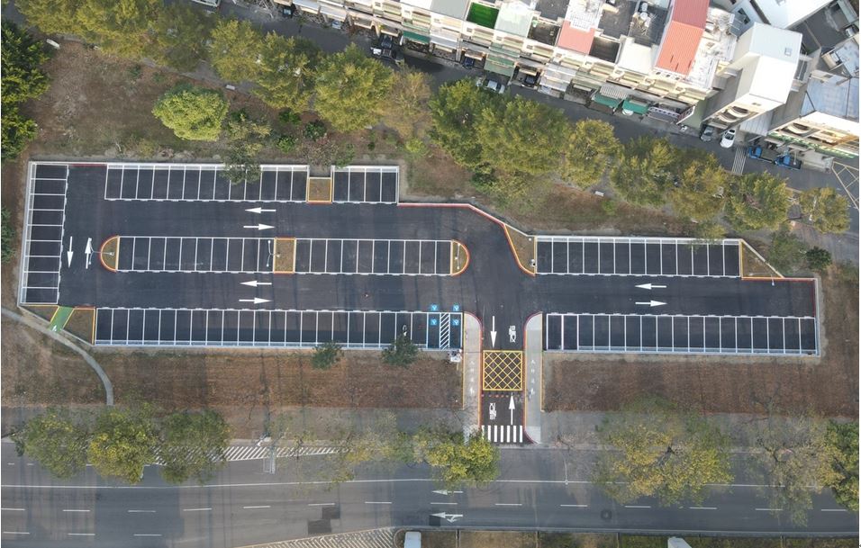 凱旋四路公有停車場即日起開放  可供停放小型車150格、機...