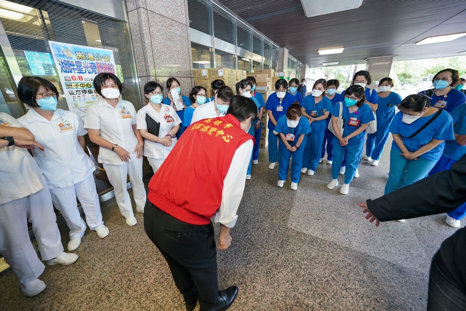 視察小兒特診為醫護打氣  陳其邁：按部就班建構完整輕重...