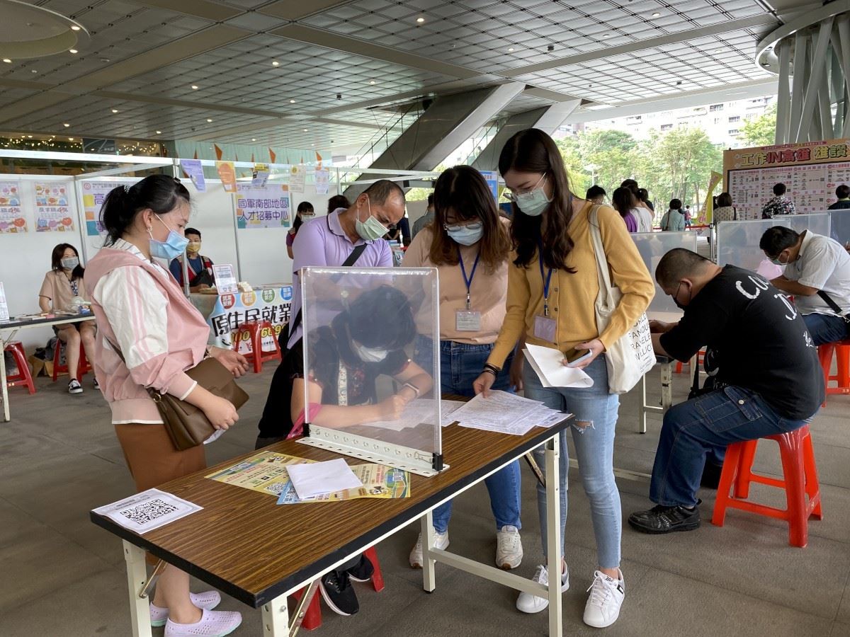 6月11日高雄雄青FUN薪就業現場徵才活動 市立圖書館總館登場...