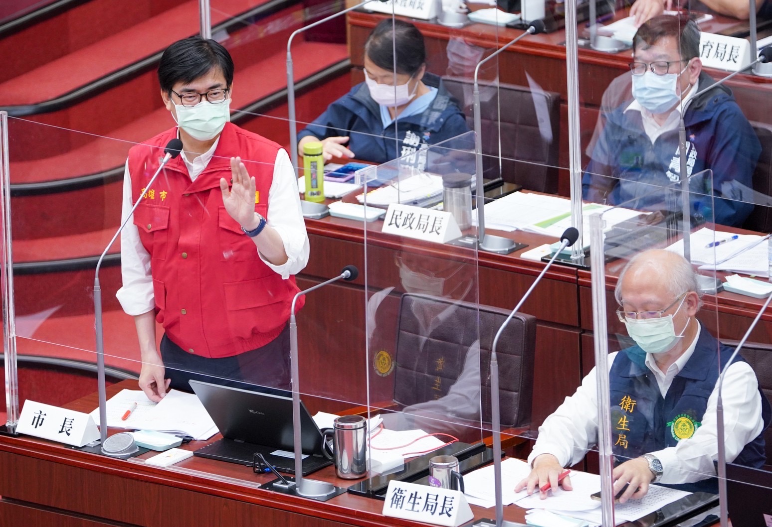 赴議會報告「高雄市新冠肺炎快篩試劑採購及防疫作為」 陳...