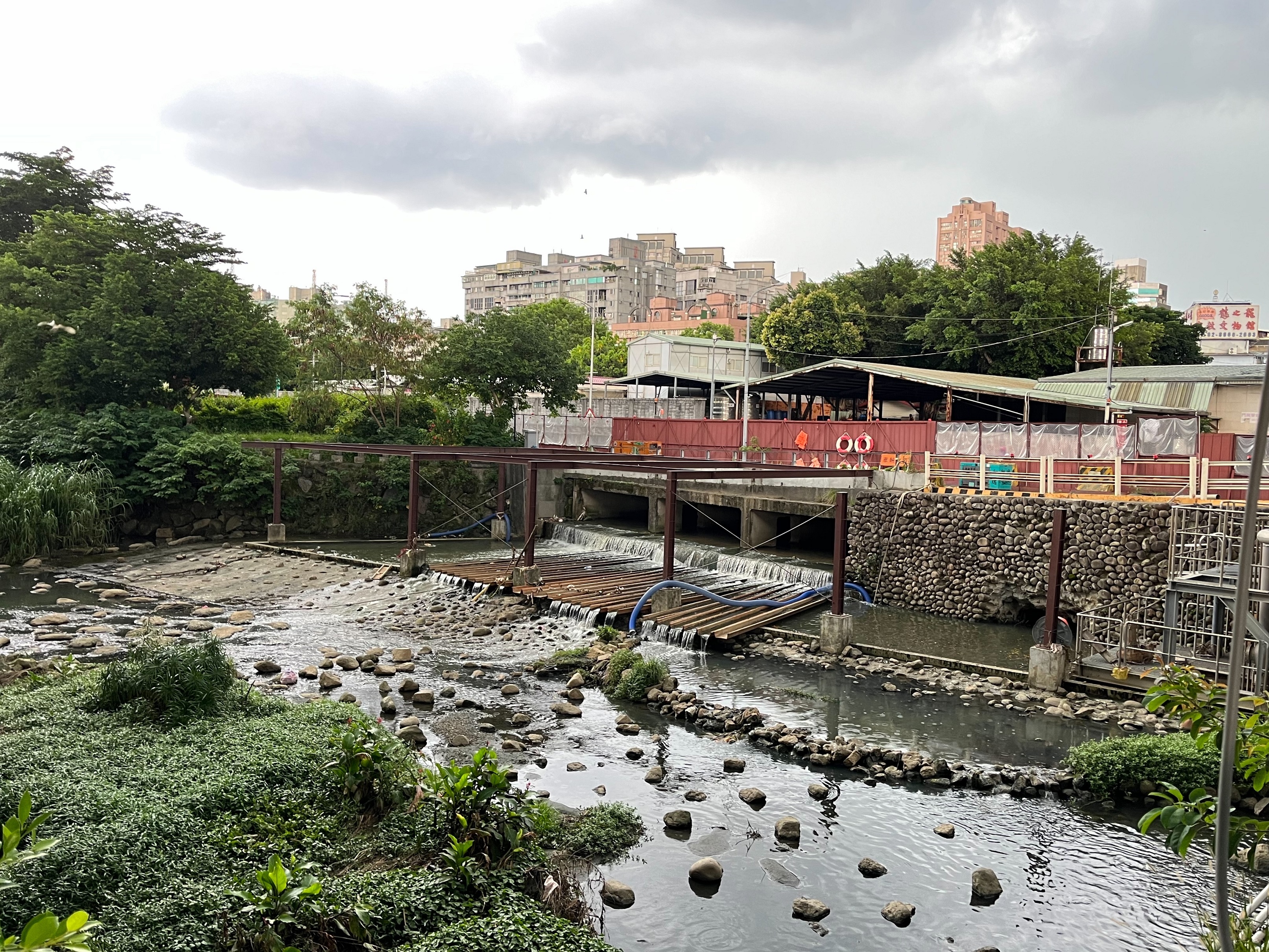 中央與地方協力擋水圍堰 共同營造湳仔溝水環境及好交通...